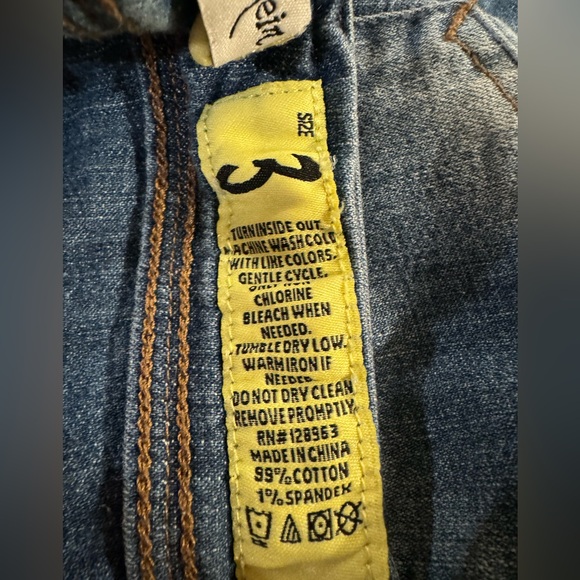 Ripped jeans! Barely worn. 🌟🌟 - Picture 5 of 6